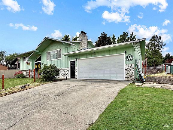 3rd image of 2220 Schaefer Dr