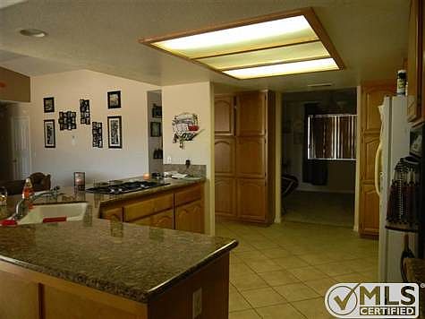 4th image of 18045 Willow Ct