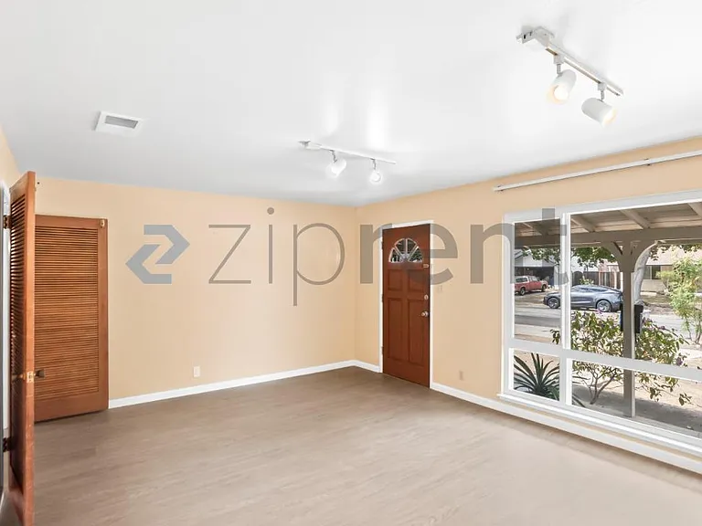 4842 Englewood Dr — Photo 6