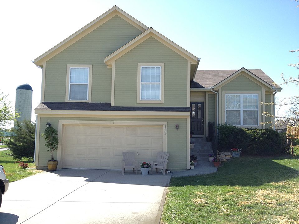 1st image of 1404 N 132nd St