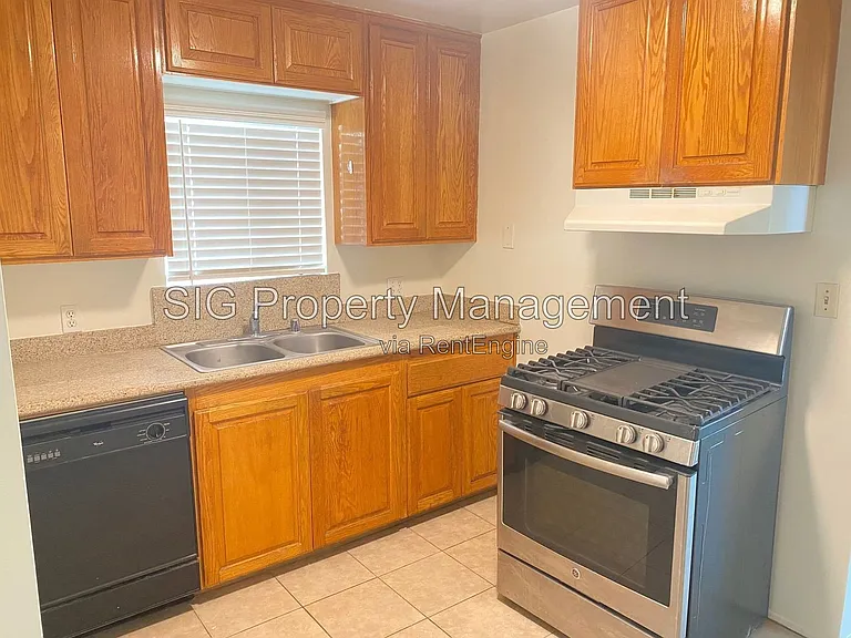 417 E Elmwood Ave #A — Photo 4