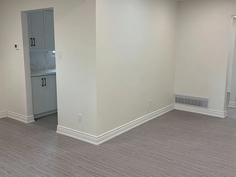 44 Sylvia St — Photo 14