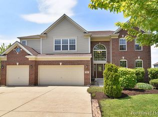 712 Jorstad Dr, North Aurora, IL 60542