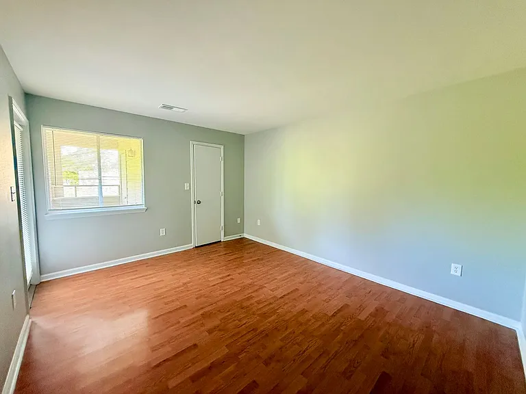 2553 Stockbridge Dr #B — Photo 12