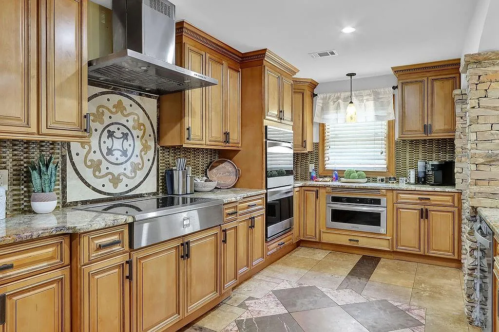 6 bed, 4.0 bath, 1898 sqft, $10,000 — Photo 3