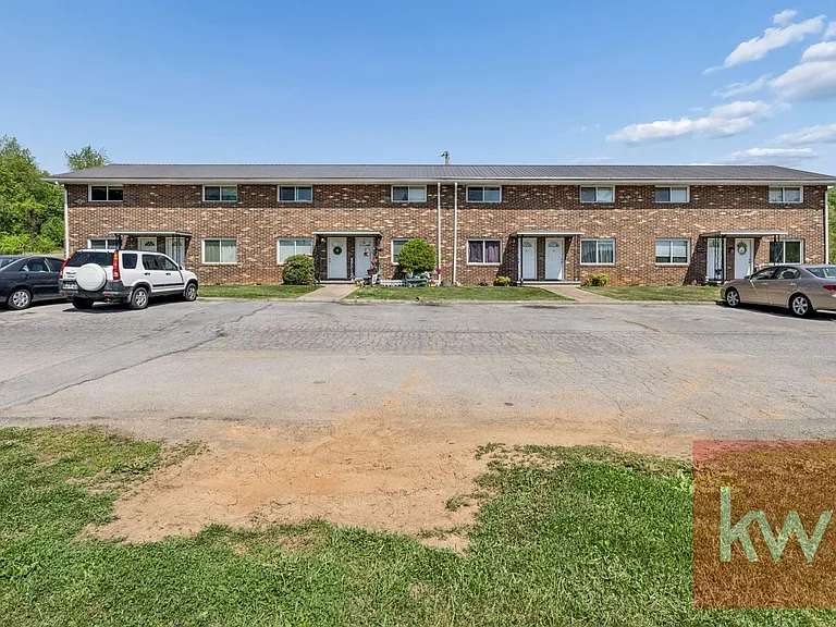 340 E Carters Valley Rd — Photo 33