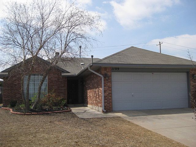 1st image of 1109 N Avery Dr