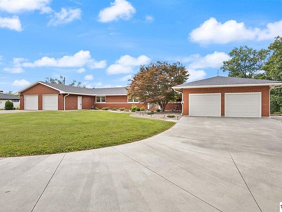 4th image of 411 Lakeview Dr