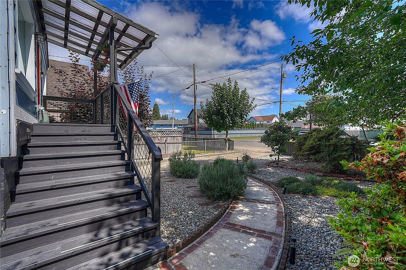4th image of 505 N B Street