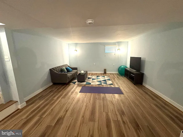 1100 Maple Ave E — Photo 13