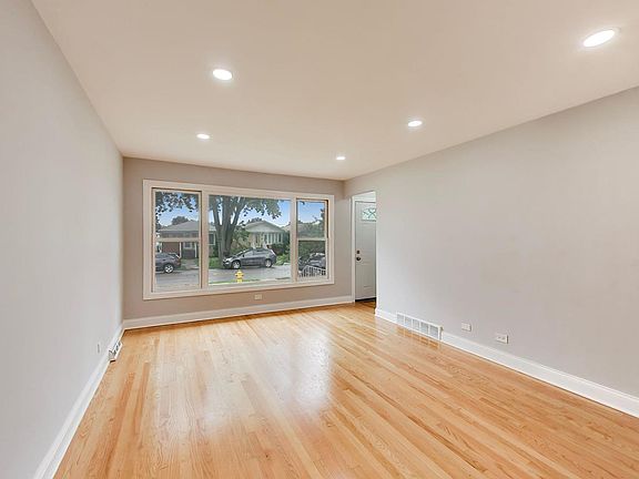 4th image of 7528 W Winnemac Ave