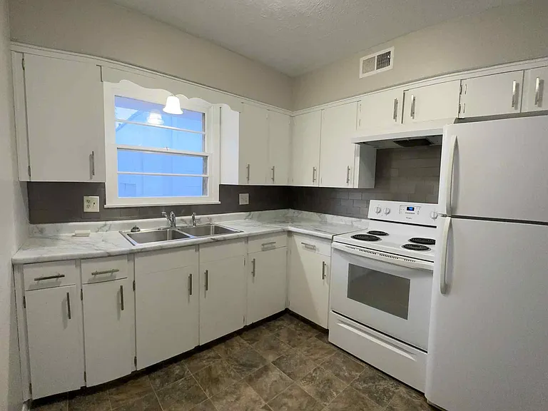 2220 Wayne St #4 — Photo 4
