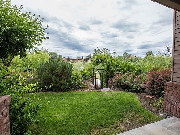 4th image of 639 N Riverpoint Blvd APT 8