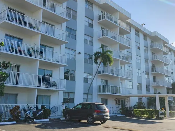 16465 NE 22nd Ave APT 114, North Miami Beach, FL 33160