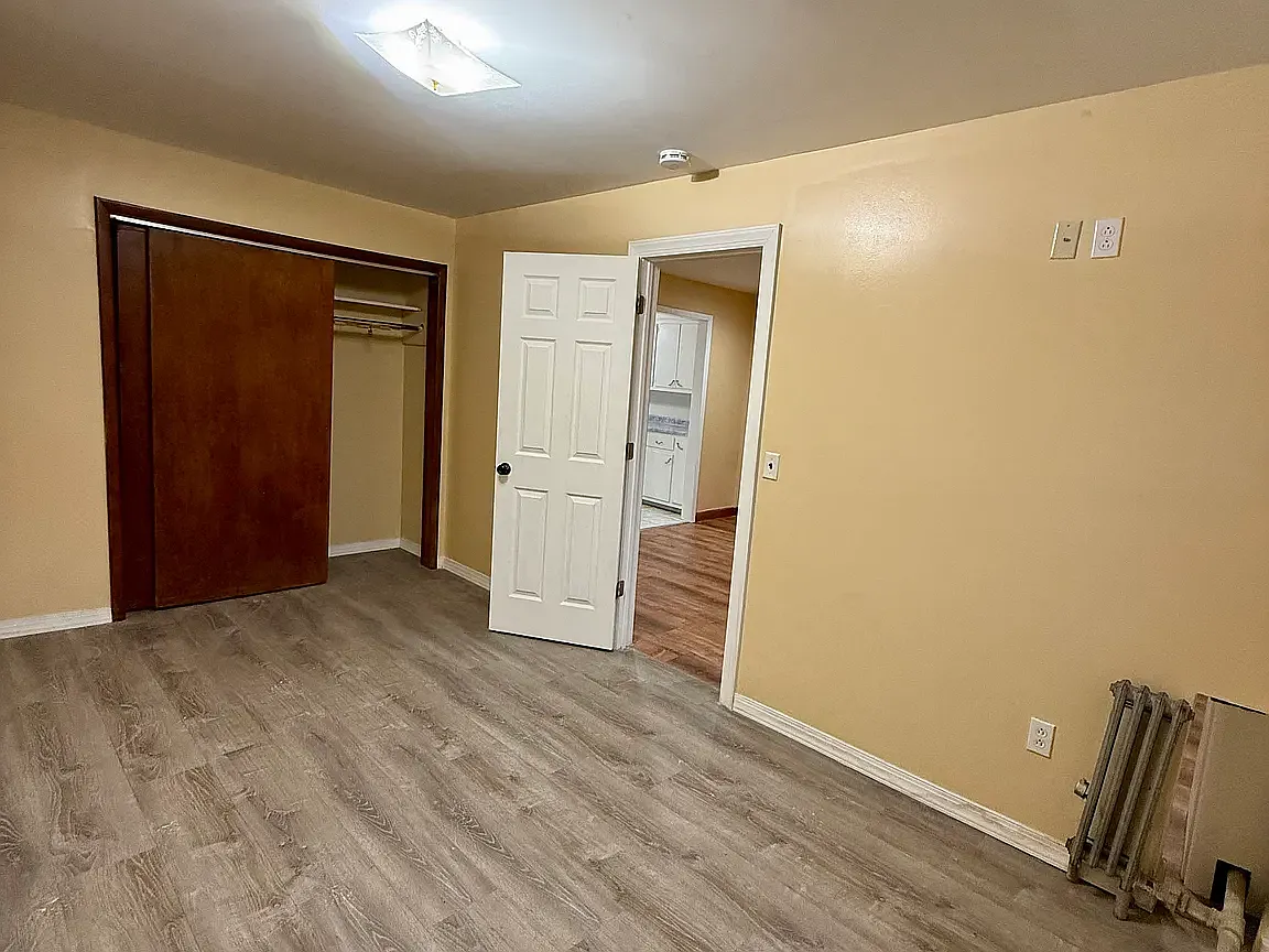 208 Sanford Ave — Photo 2
