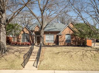 1904 Waterford Dr, Grapevine, TX 76051