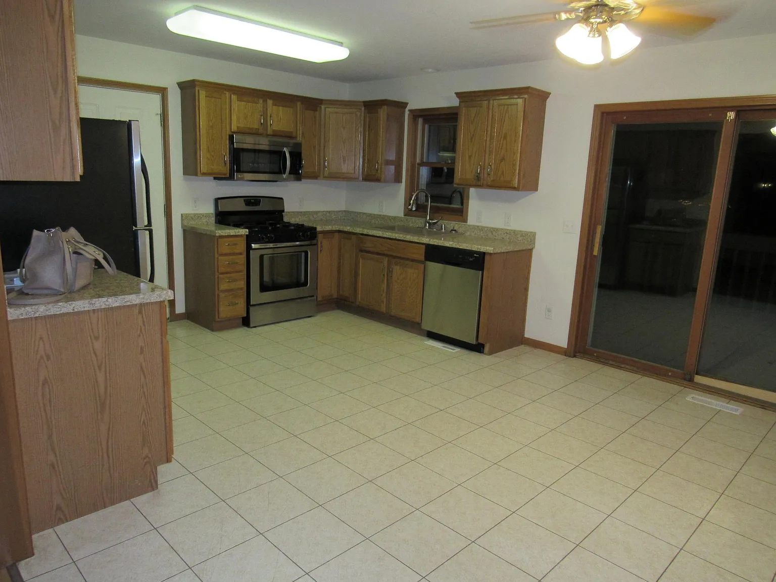 4 bed, 2265 sqft, $2,800 — Photo 4