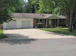 1007 Cedar Ln, Dexter, MO 63841