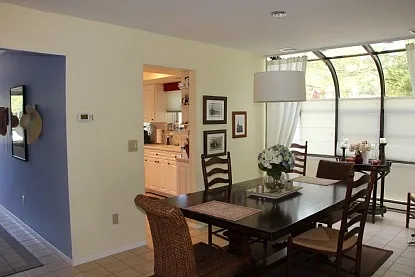 Southampton Light and Convenient Condo — Photo 4