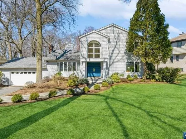 95 Homestead Rd, Tenafly, NJ 07670