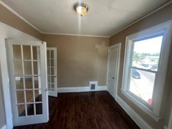 3rd image of 2409 N Farwell Ave