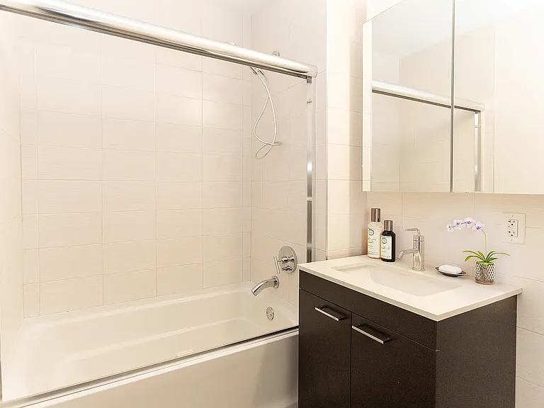 544 Union Ave #2Q — Photo 10