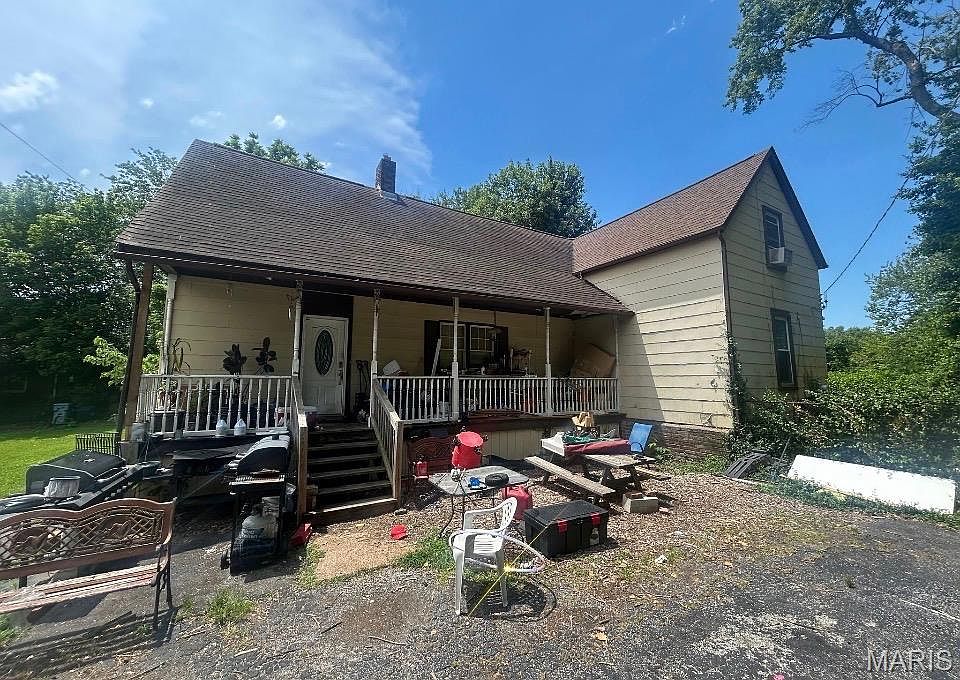 2nd image of 3015 Endicott Ave