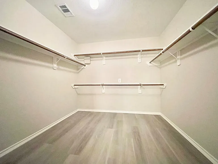 5723 Wandering Creek Dr — Photo 8
