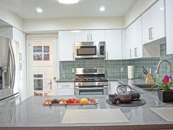 5th image of 16133 S Vermont Ave Unit 27