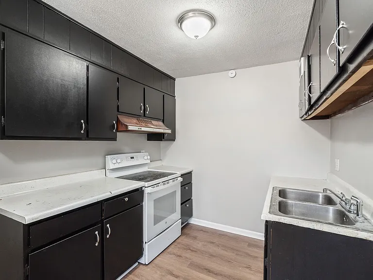 2716 Holbrook Dr #H — Photo 9