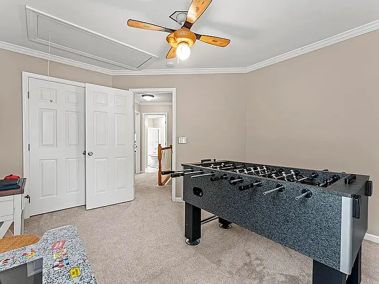 112 Bathurst Ln — Photo 28