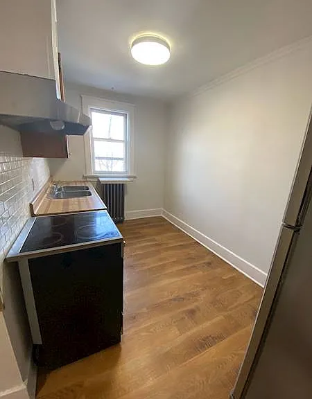 432 Queen St S #D — Photo 6