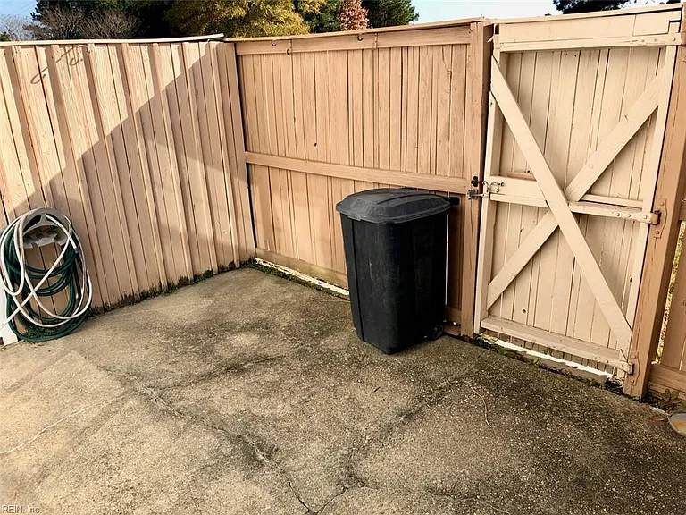 1505 Heritage Ave — Photo 17