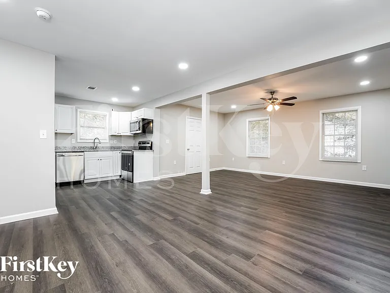 3425 Pinehill Dr — Photo 3