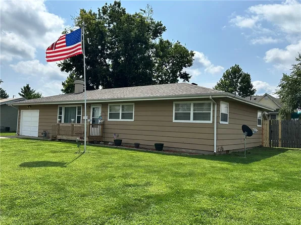 420 W Pierce Ave, Charleston, IL 61920