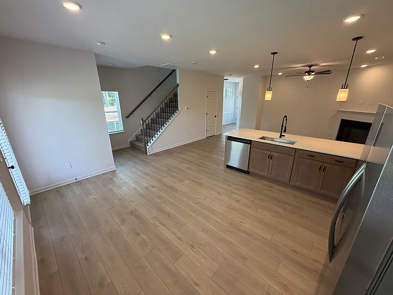 4917 Dresden Loop — Photo 6