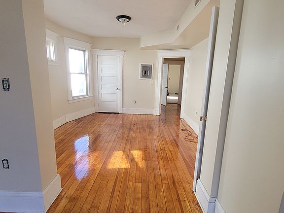 4th image of 90 Ridge Ave Floor 2