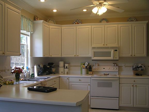5th image of 823 Meadowfield Dr