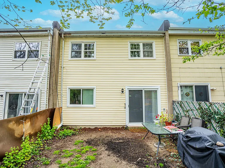 54 Whitman Ct — Photo 12