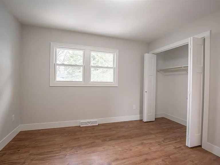 364 E Mac Arthur St — Photo 16