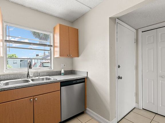 3rd image of 2874 Somerset Park Dr APT 201