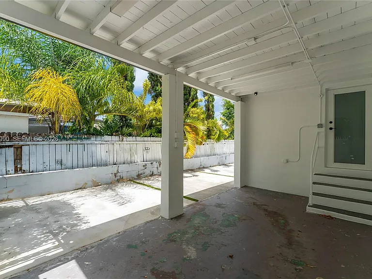2031 SW 66th Ave — Photo 33