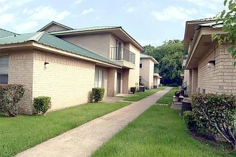 Athens Townhomes — Photo 4