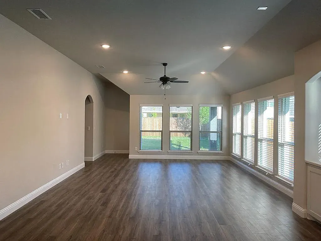 4 bed, 2453 sqft, $2,800 — Photo 2
