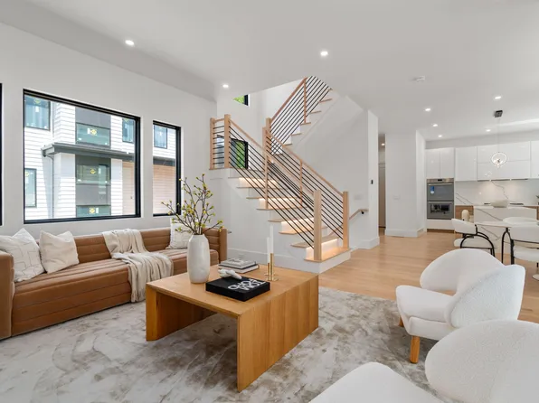 167 Winchester St #D, Newton Highlands, MA 02461