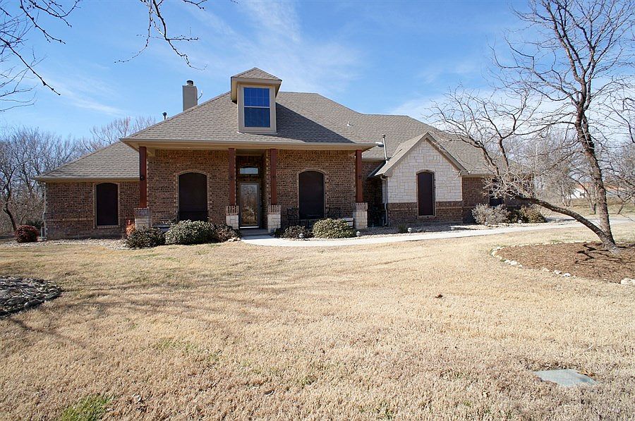 1st image of 3949 Lake Oaks Cir