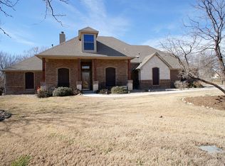 3949 Lake Oaks Cir, Fort Worth, TX 76108