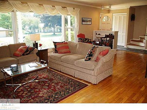 2nd image of 6027 Skyline Dr E
