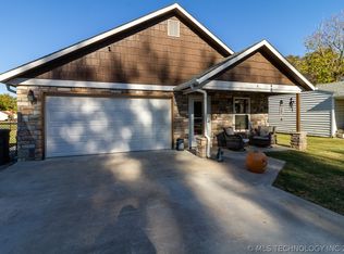 4 Payne St, Pryor, OK 74361