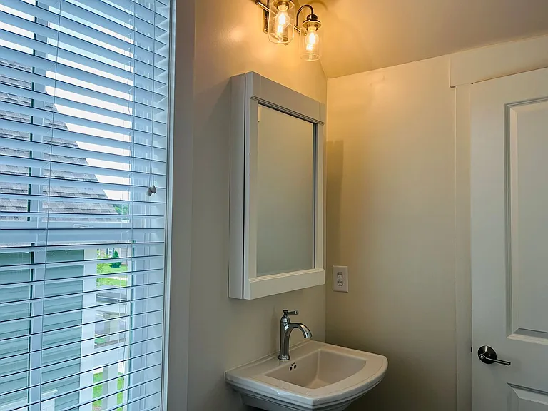 705 Jefferson St — Photo 29